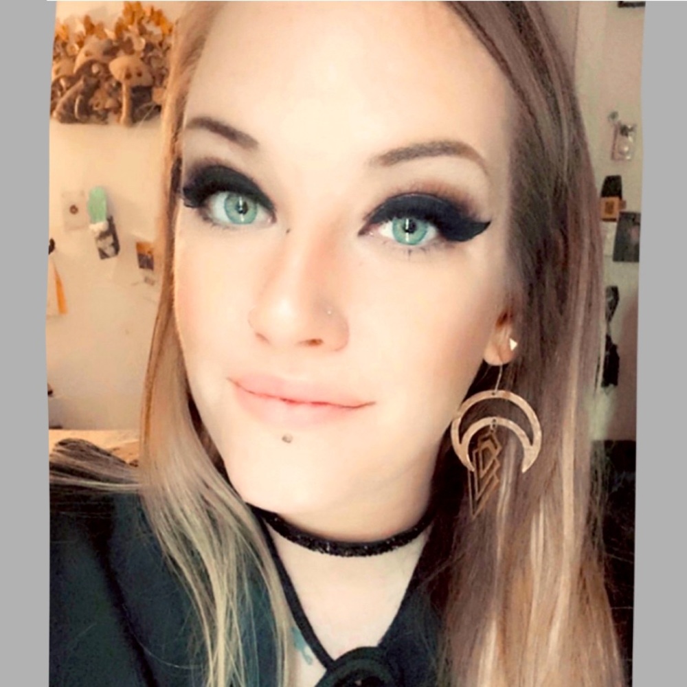 Meet your Posher, Danielle